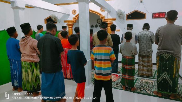 MUSHOLLA NURUL HIDAYAH BERBENAH, JAMAAH NYAMAN BERIBADAH